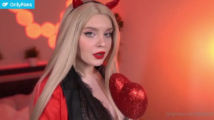 Alexislusttt Masturbates As A Horny Succubus