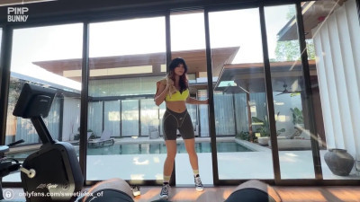 Fitness Sport Girl Was Roughly Fucked In The Gym By Beginner