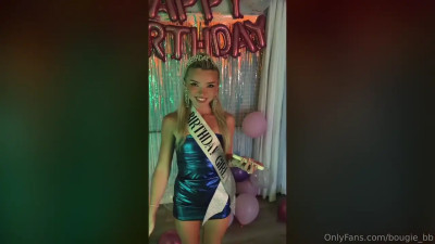 Bougie_Bb Gets Double Stuffed By 2 Huge Dildos On Her Birthday