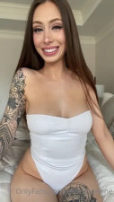 Elise Laurenne Plays With Her Sex Toys