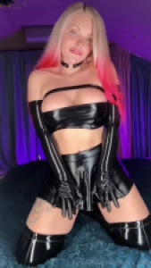 Sonya Vibe Makes A Huge Mess All Over Her Bed
