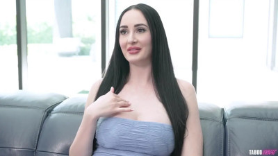 Lesbians CoryChaseXXX & Violetvossxo Go Down On Each Other