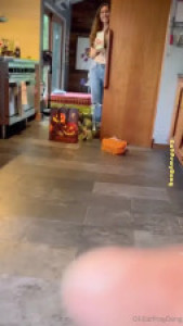 Eat Pray Dong Snacks On Her Man's Pipe In The Kitchen