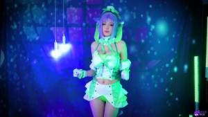 Hidori Rose Bangs A Dildo Dressed As Cinnamon