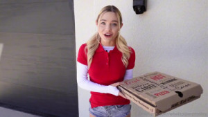 Piper Presley Gets Fucked As Pizza Delivery Girl