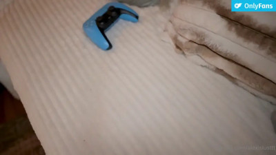 Alexislusttt Gets Drilled Hard While Gaming