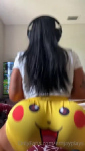 Emjayplays Pleasuring A Cock While Gaming